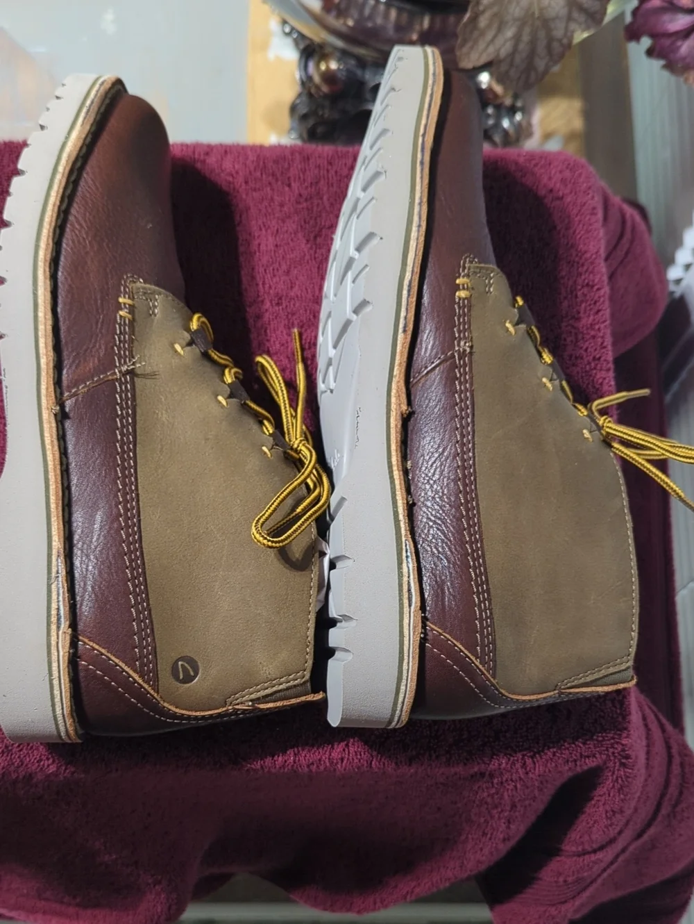 Men's CLARKS Brown Leather Chukka Boots with Olive Collar NICE!!!  Us size 9